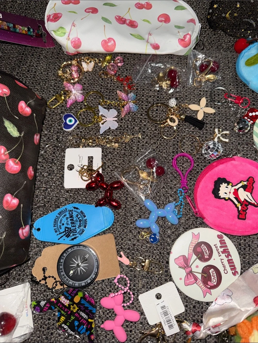 ALL OVER 80 pieces  Assorted Women's Keychains & Pouch Collection